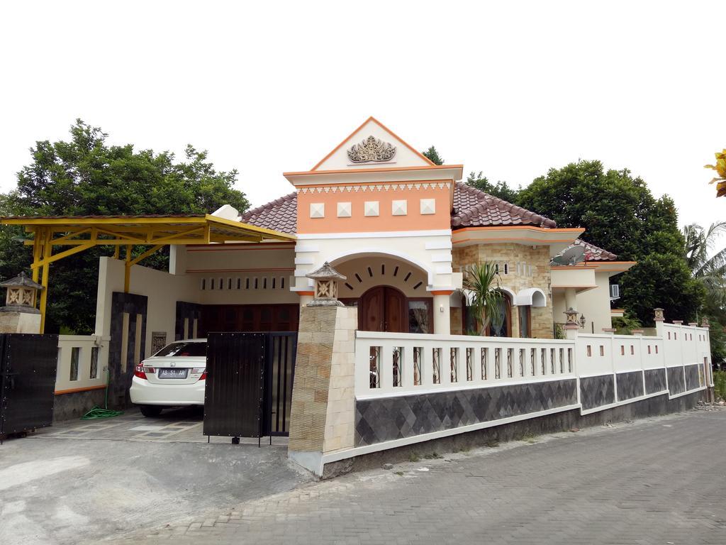 Nariska Suite Homestay Yogyakarta Exterior photo